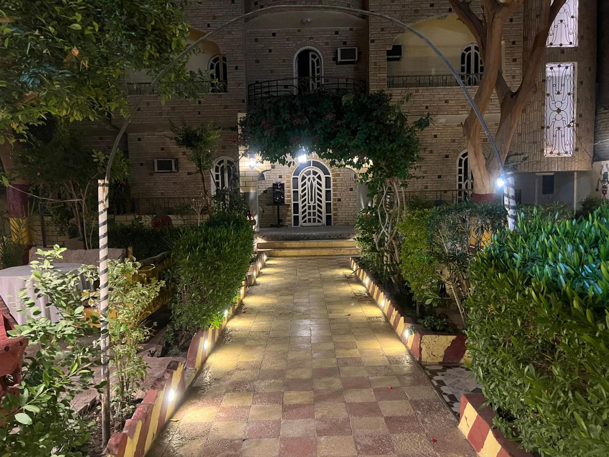 Elphardous Hotel Luxor Buitenkant foto