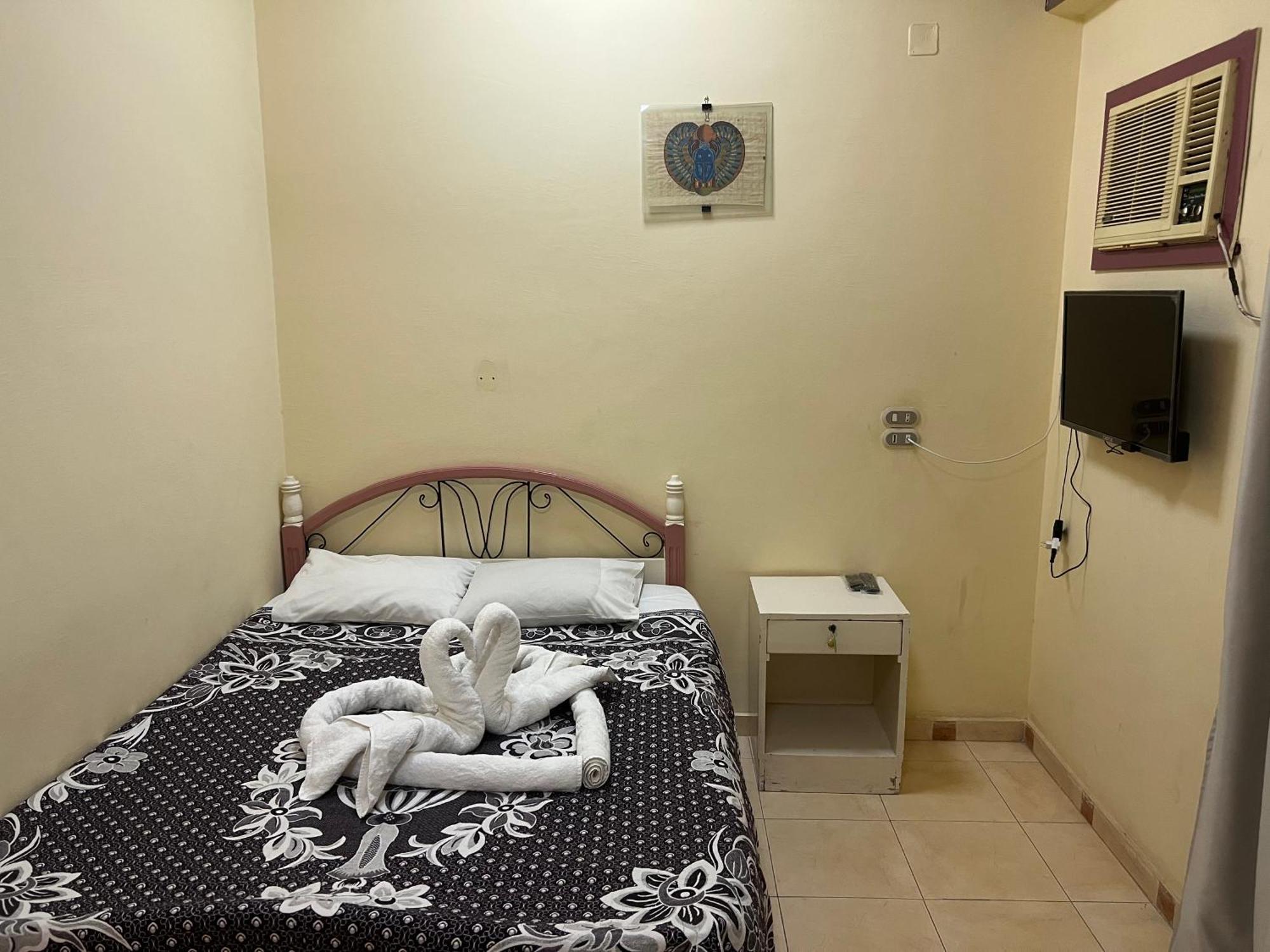 Elphardous Hotel Luxor Buitenkant foto