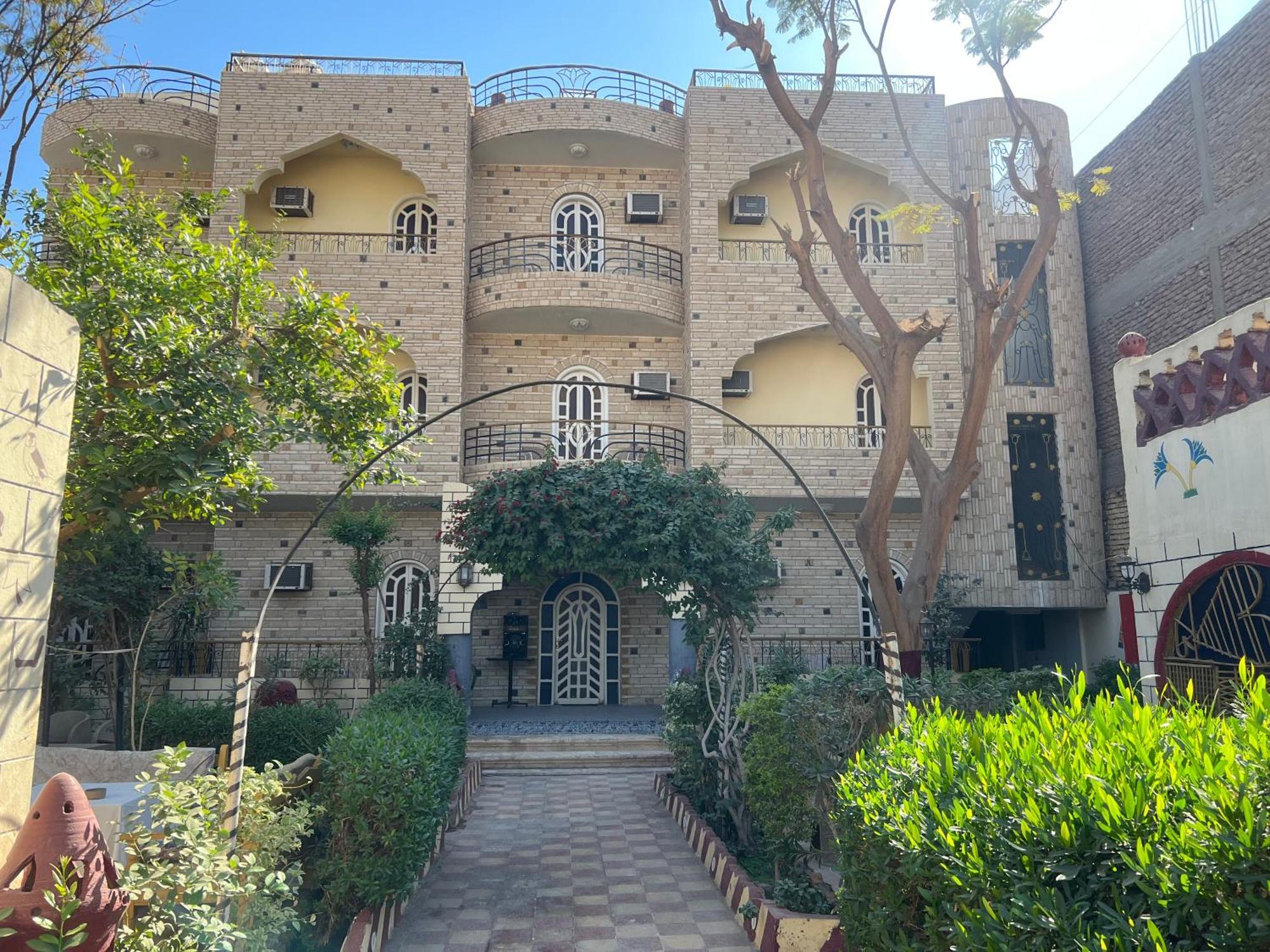 Elphardous Hotel Luxor Buitenkant foto