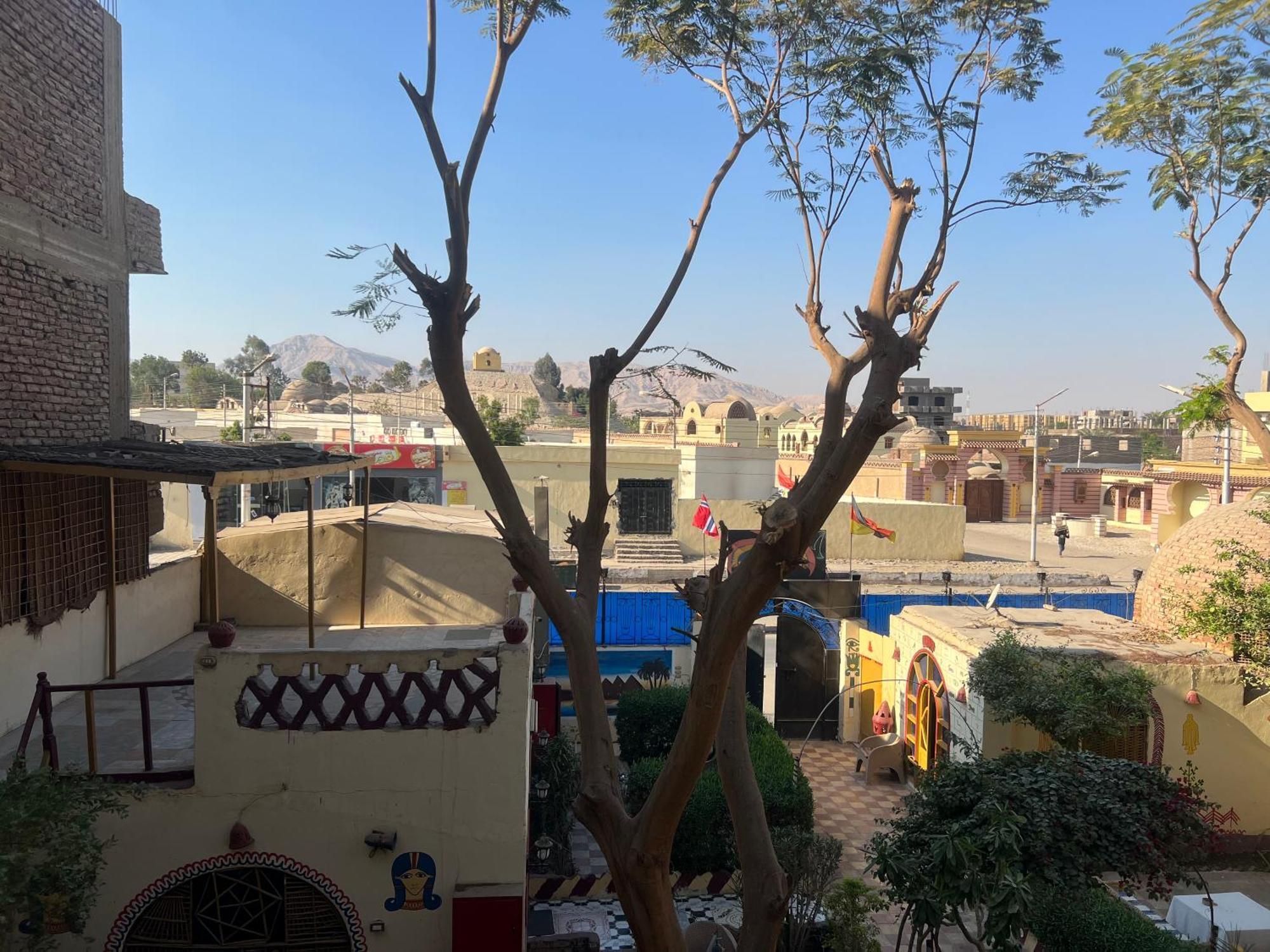 Elphardous Hotel Luxor Buitenkant foto