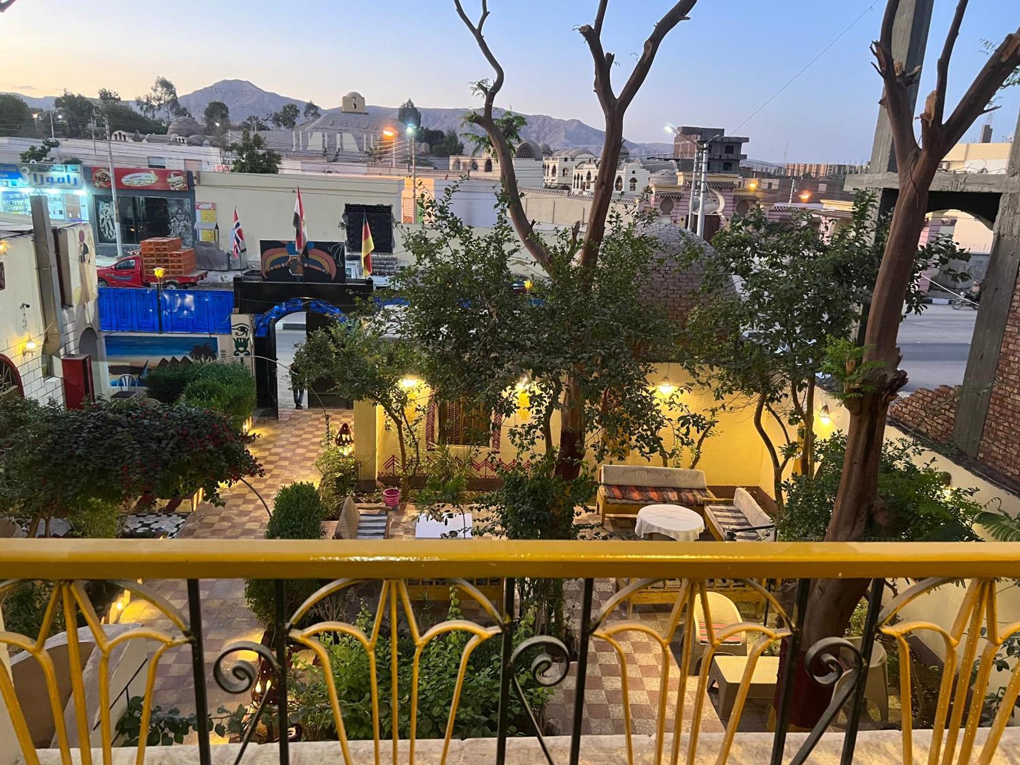 Elphardous Hotel Luxor Buitenkant foto