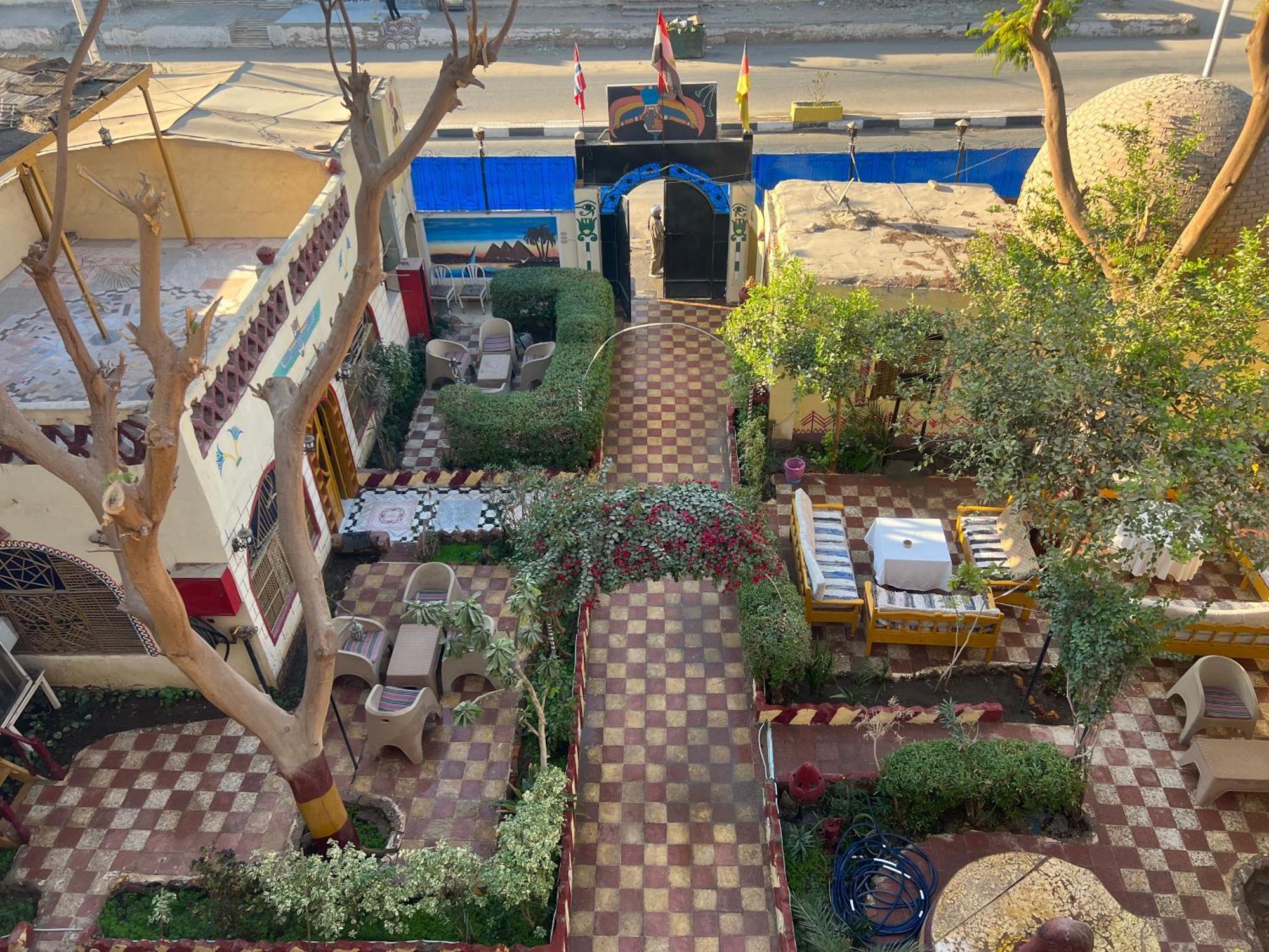 Elphardous Hotel Luxor Buitenkant foto