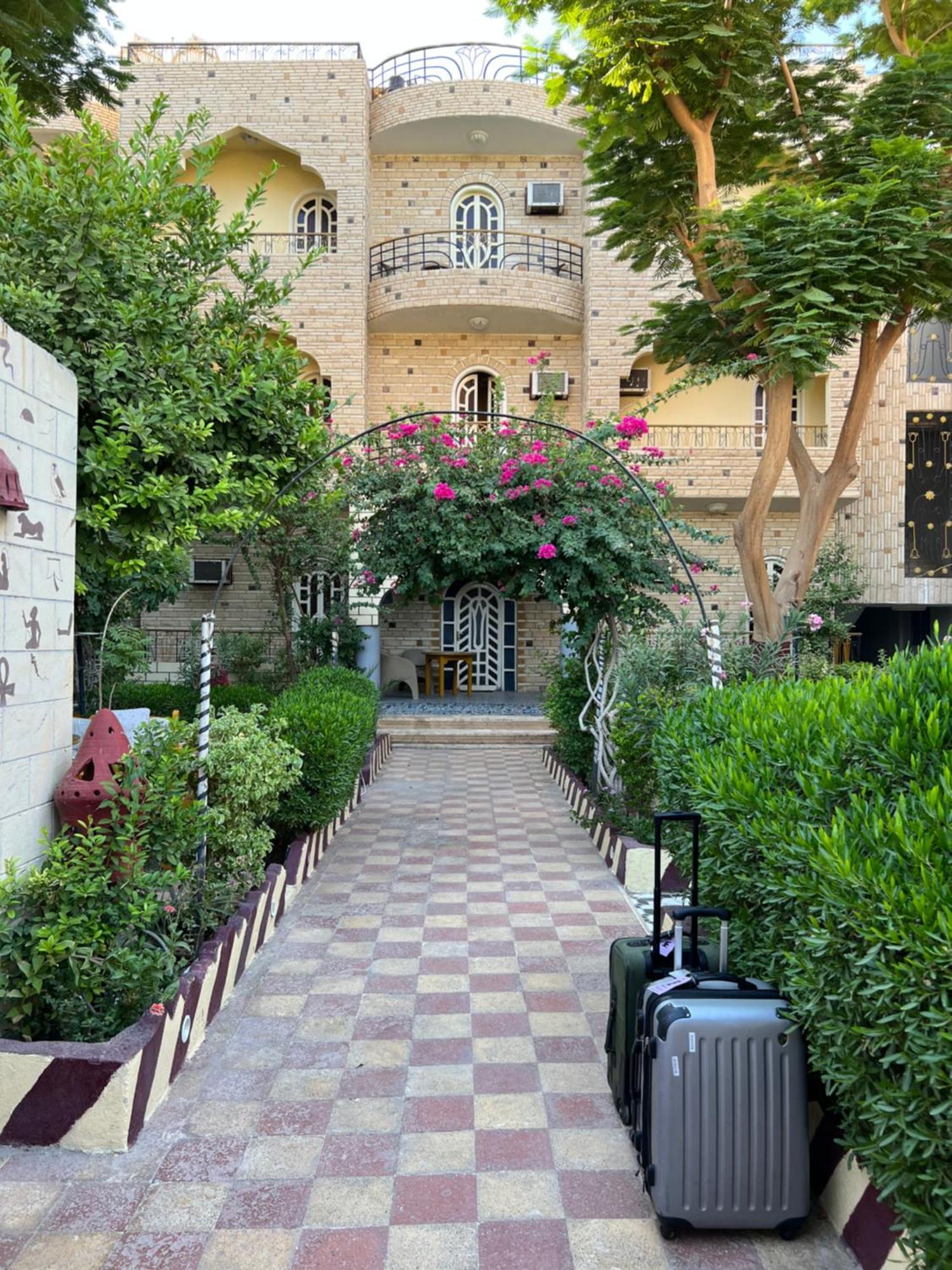 Elphardous Hotel Luxor Buitenkant foto